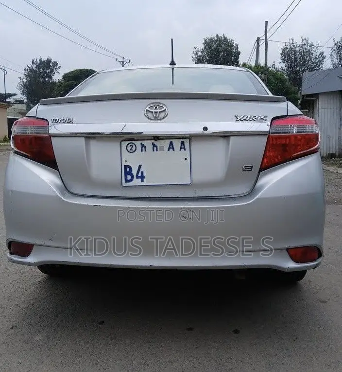 Toyota Yaris 2015 Silver