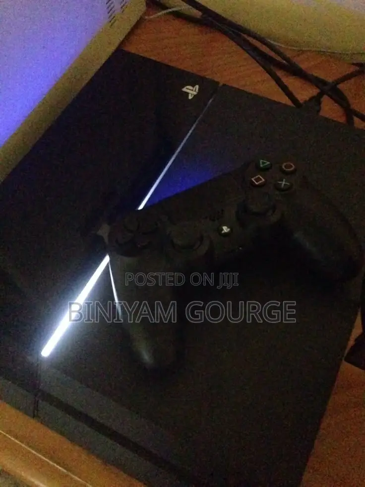 Ps4 Fat With 2 Joystick and Fifa 27