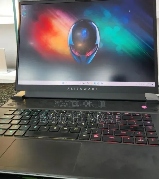 New Laptop Alienware M16 R1 16GB AMD Ryzen 9 SSD 1T