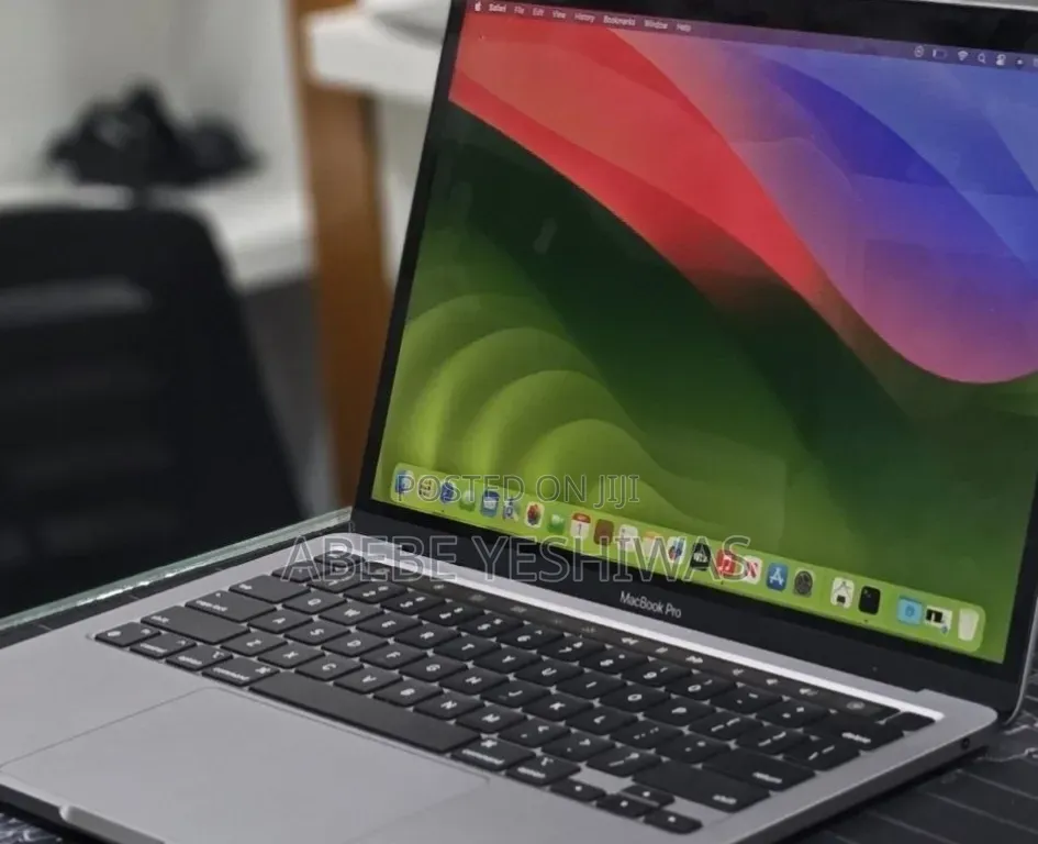 New Laptop Apple MacBook Pro 2020 M1 8GB Apple M1 Pro SSD 512GB