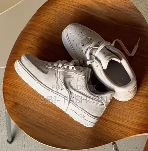 Nike Air Force 1 ‘07 Off White Suede “Light Bone” Low Sneakers