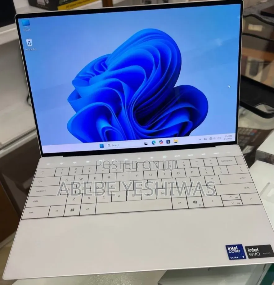 New Laptop Dell XPS 13 16GB Intel Core Ultra 7 SSD 512GB