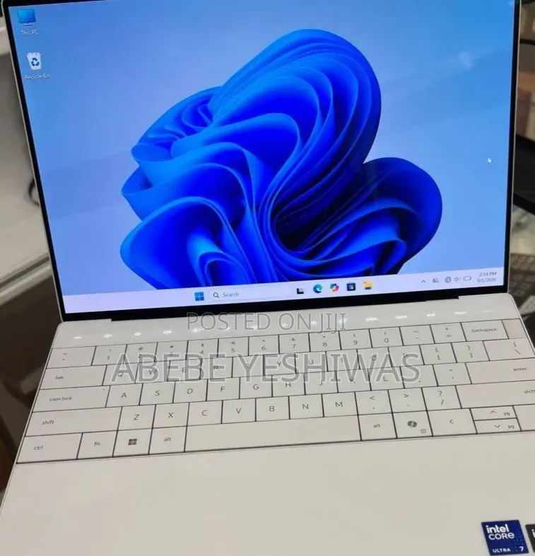 New Laptop Dell XPS 13 16GB Intel Core Ultra 7 SSD 512GB