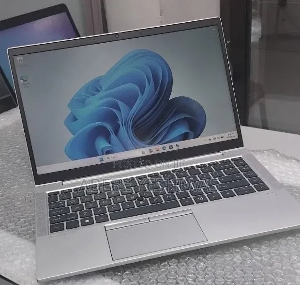 New Laptop HP EliteBook 840 G8 16GB AMD Ryzen 5 SSD 512GB