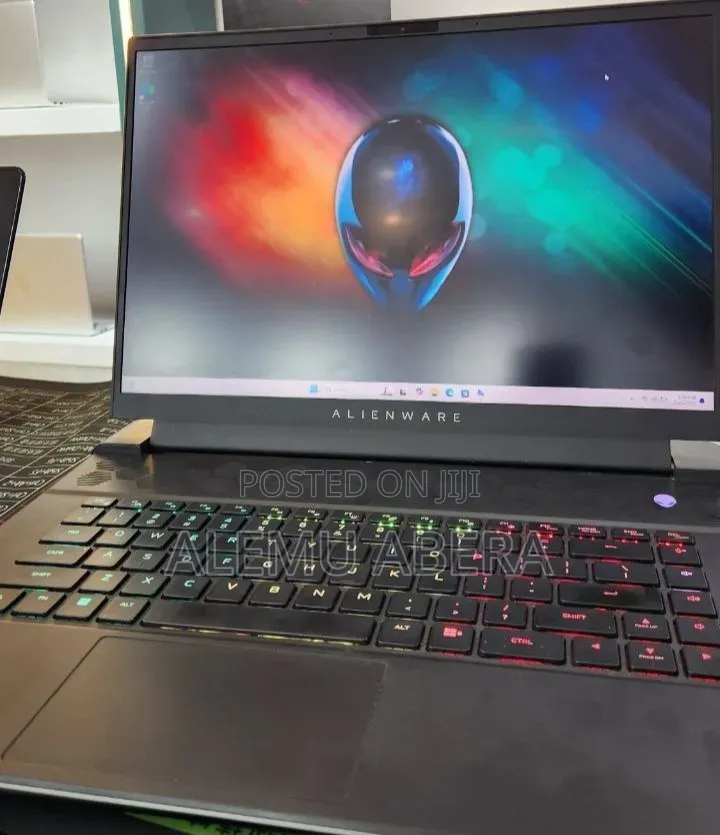New Laptop Alienware M16 r1 16GB AMD Ryzen 9 SSD 1T