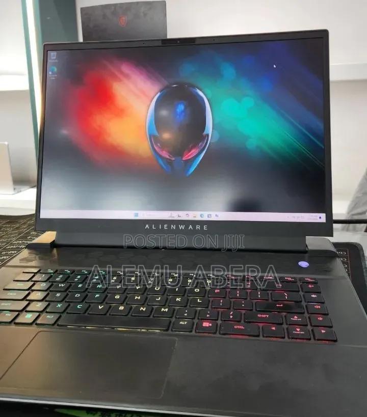 New Laptop Alienware M16 r1 16GB AMD Ryzen 9 SSD 1T