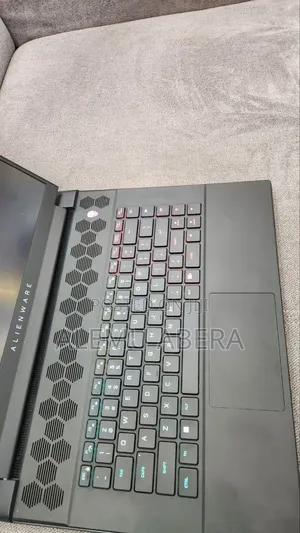 New Laptop Alienware M16 r1 16GB AMD Ryzen 9 SSD 1T