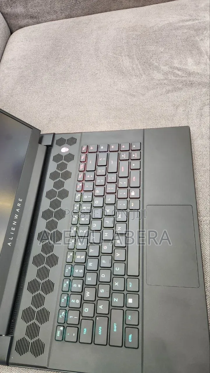New Laptop Alienware M16 r1 16GB AMD Ryzen 9 SSD 1T