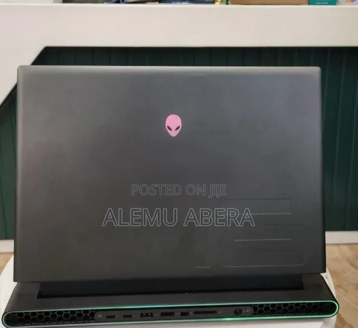 New Laptop Alienware M16 r1 16GB AMD Ryzen 9 SSD 1T