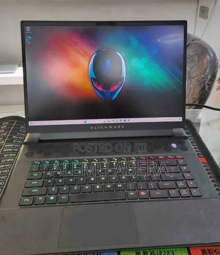 New Laptop Alienware M16 r1 16GB AMD Ryzen 9 SSD 1T