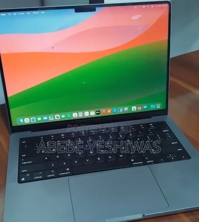 New Laptop Apple MacBook Pro 2021 M1 32GB Apple M1 Pro SSD 512GB