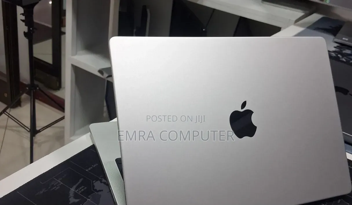 New Laptop Apple MacBook Pro 2024 M4 16GB Apple M4 Pro SSD 512GB