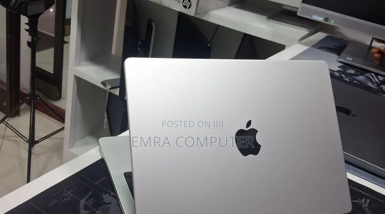 New Laptop Apple MacBook Pro 2024 M4 16GB Apple M4 Pro SSD 512GB