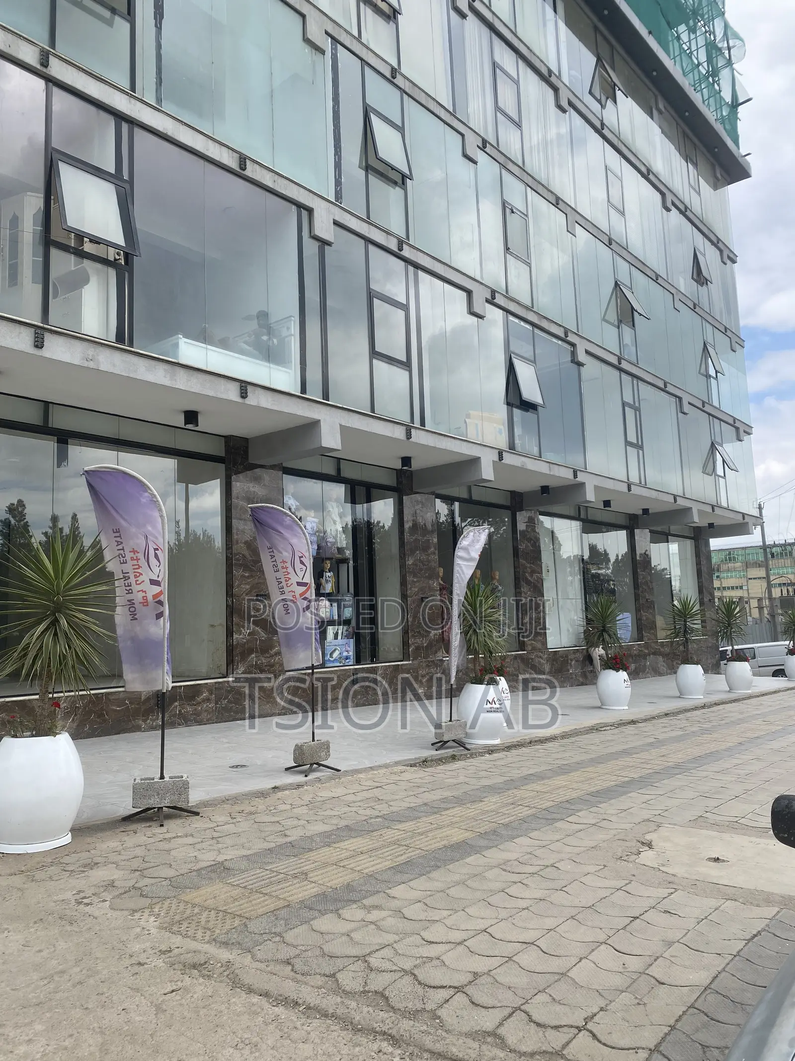 Shopping Mall Yemishet Suk