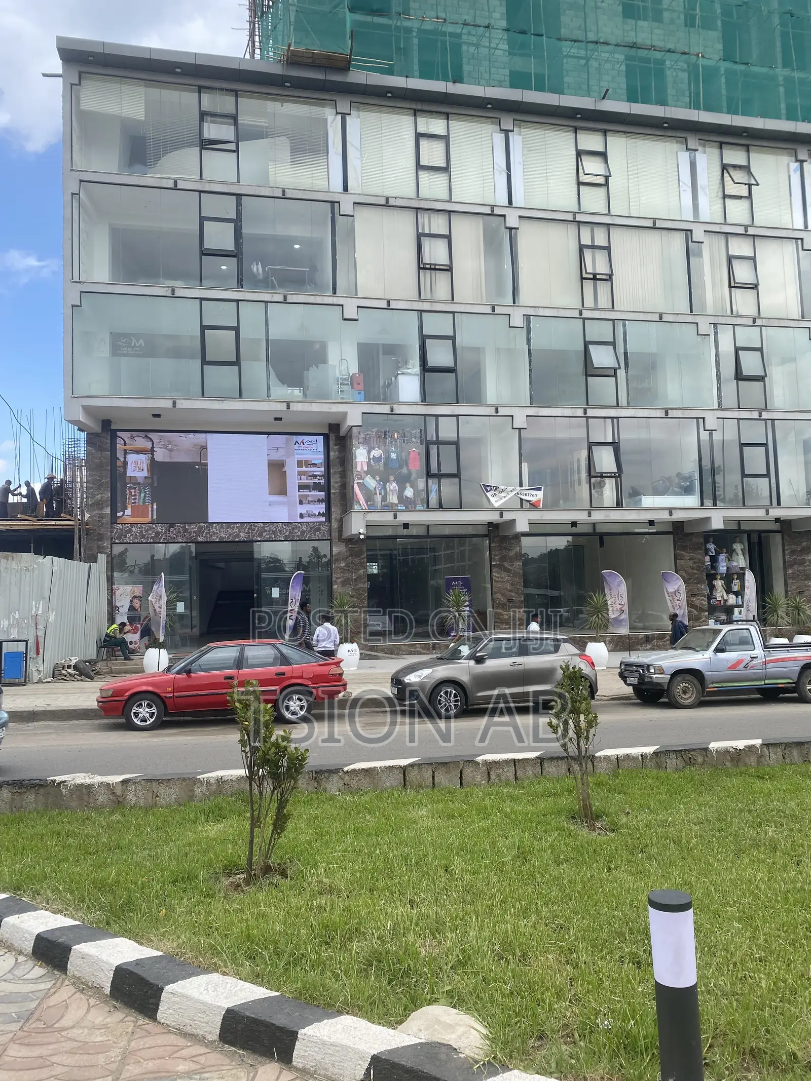 Shopping Mall Yemishet Suk
