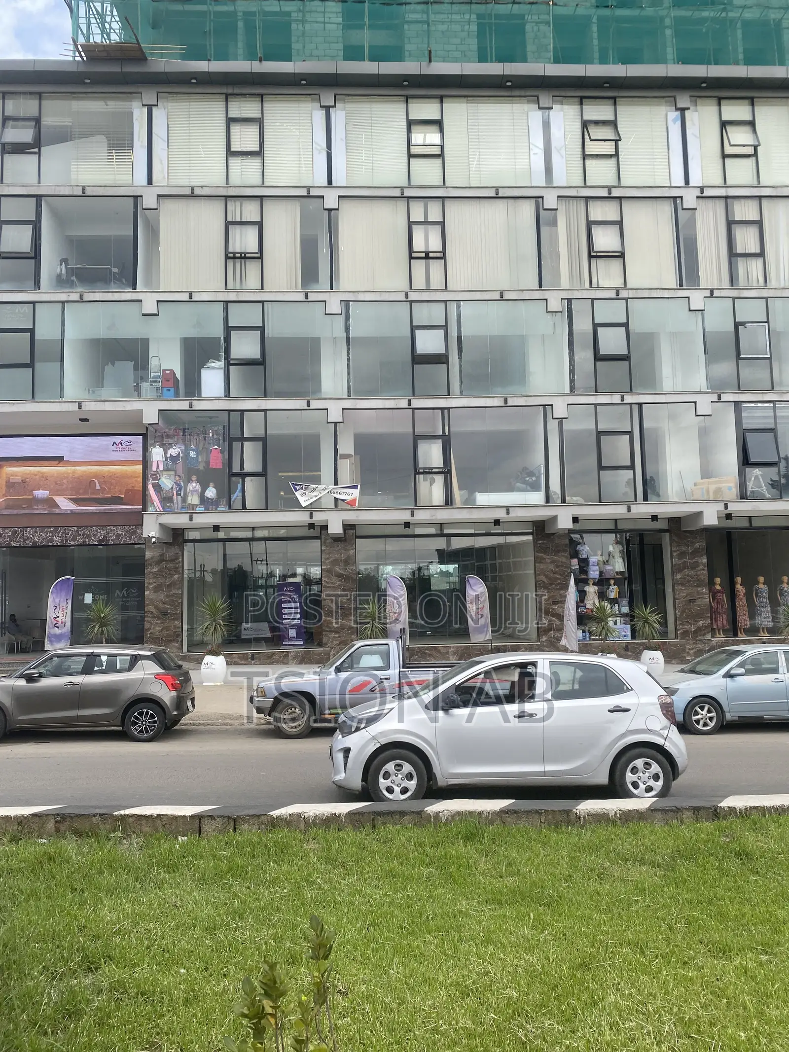 Shopping Mall Yemishet Suk