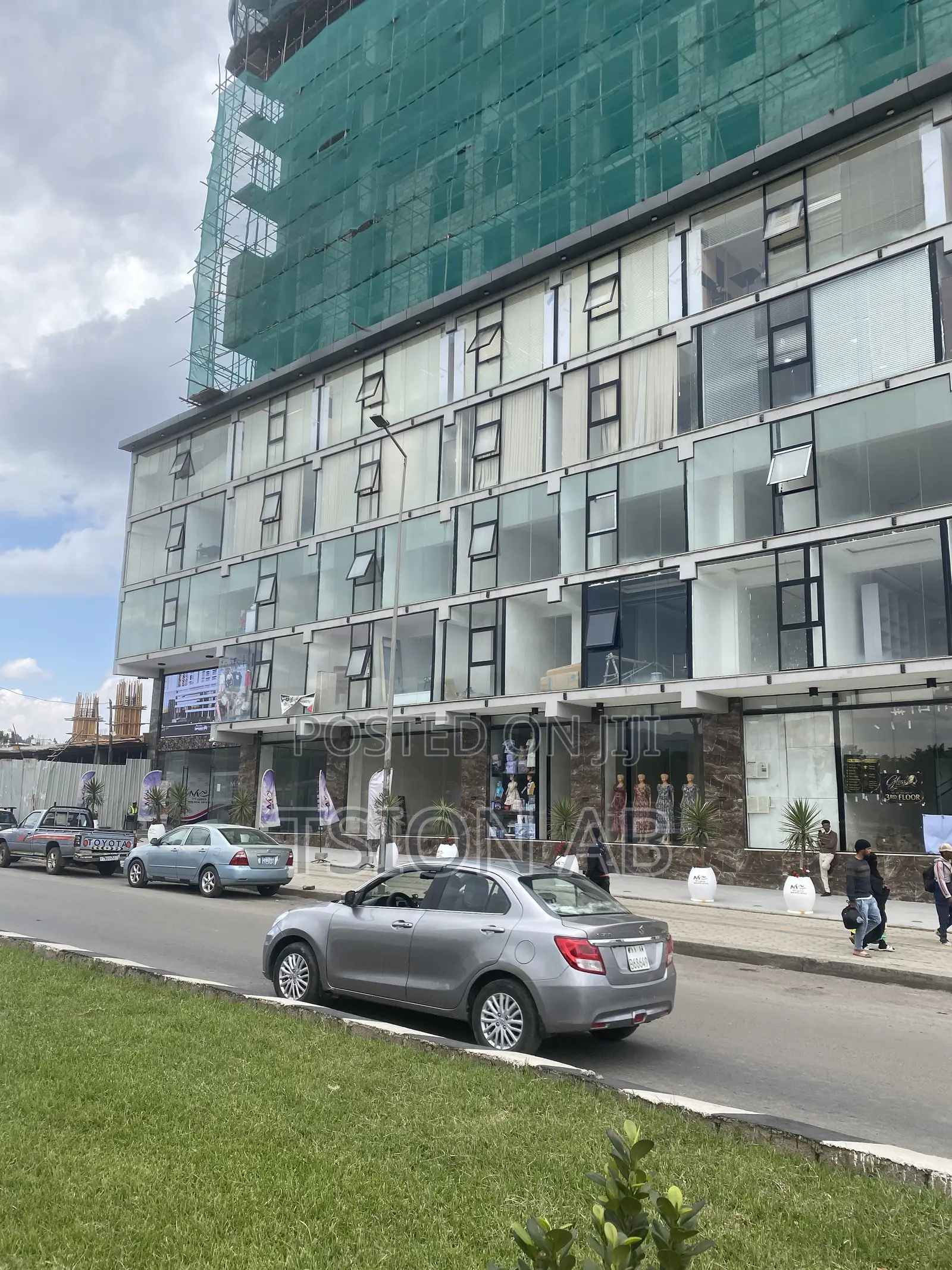 Shopping Mall Yemishet Suk
