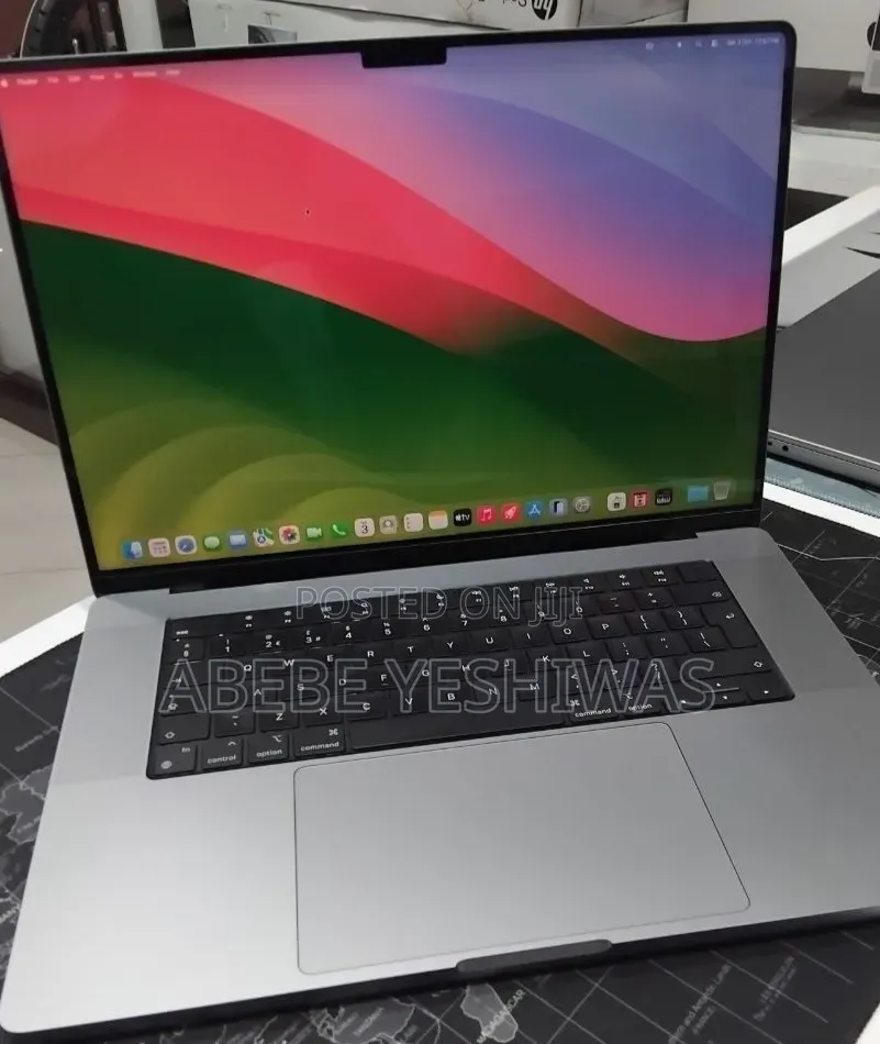 New Laptop Apple MacBook Pro 2024 M4 16GB Apple M4 SSD 512GB