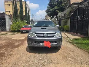 Toyota Hilux 2007 Gray