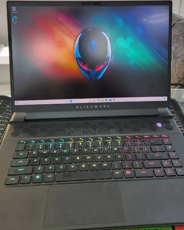 New Laptop Alienware M16 R1 16GB AMD Ryzen 9 SSD 1T