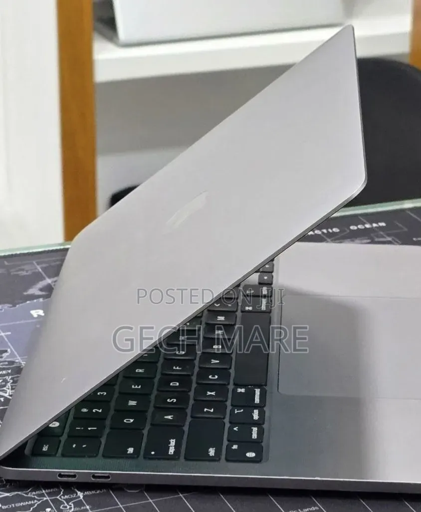 New Laptop Apple MacBook Pro 2021 M1 16GB Apple M1 Pro SSD 256GB