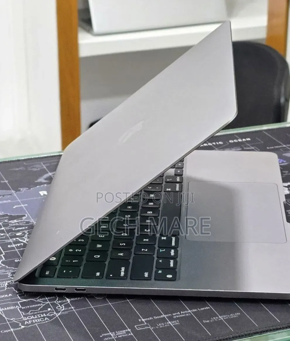 New Laptop Apple MacBook Pro 2021 M1 16GB Apple M1 Pro SSD 256GB