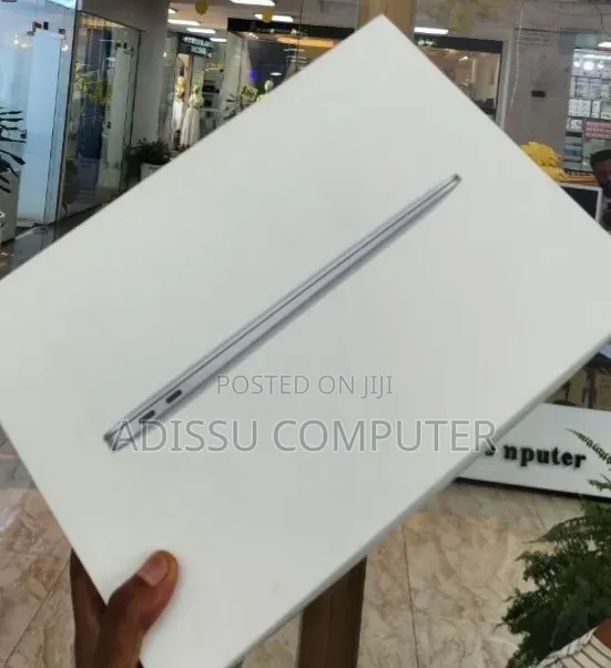 New Laptop Apple MacBook Air 2022 M2 8GB Apple M1 SSD 256GB