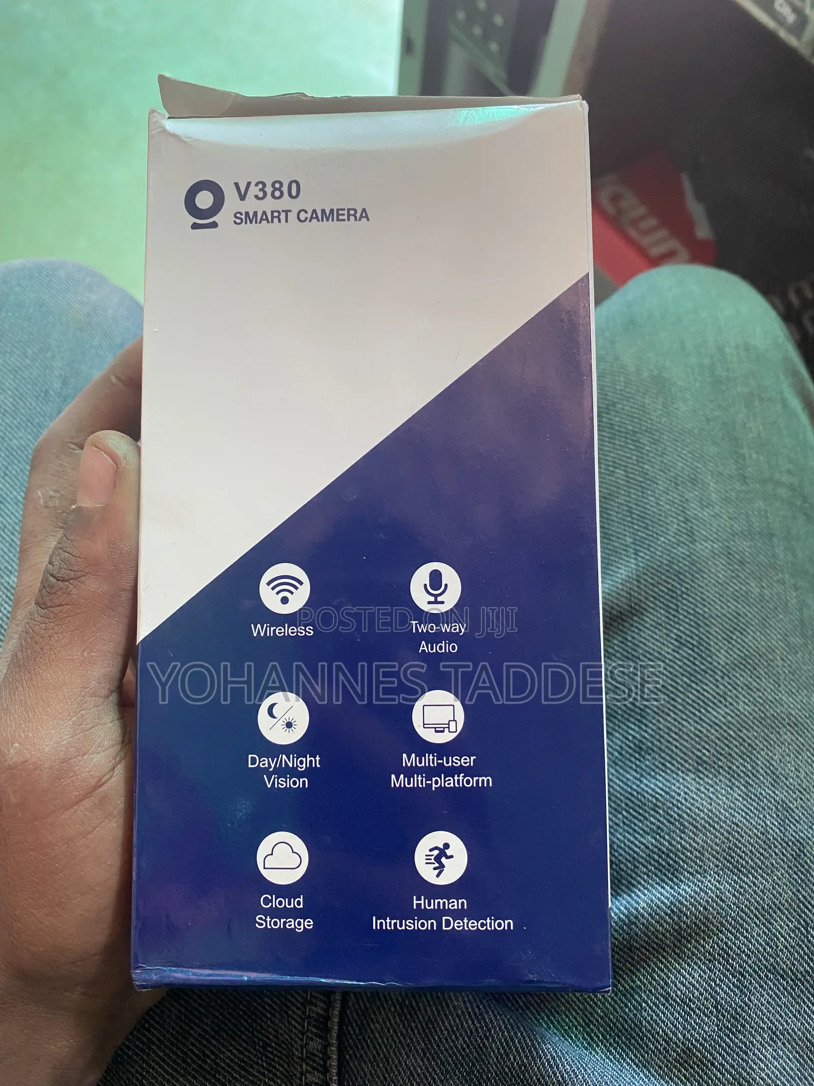 Camera v 380