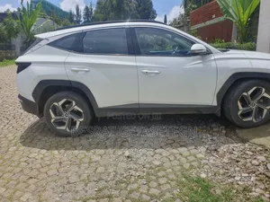 Hyundai Tucson 2022 White