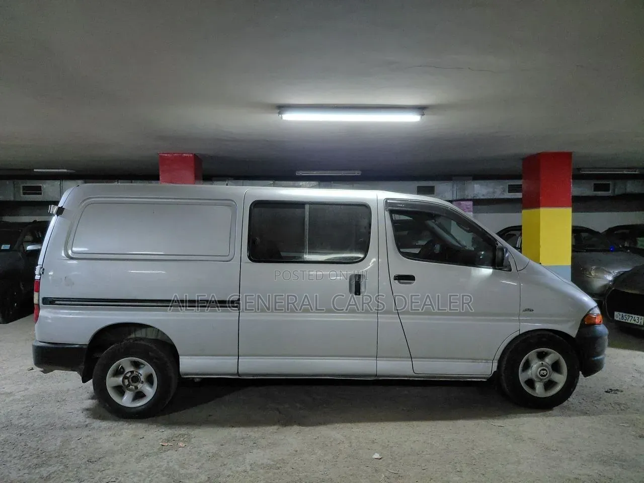 Toyota HiAce 2005