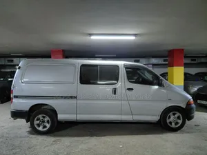 Toyota HiAce 2005