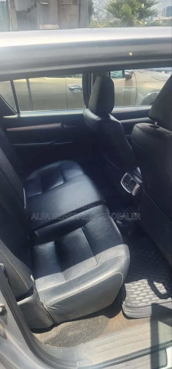 Toyota HiAce 2005