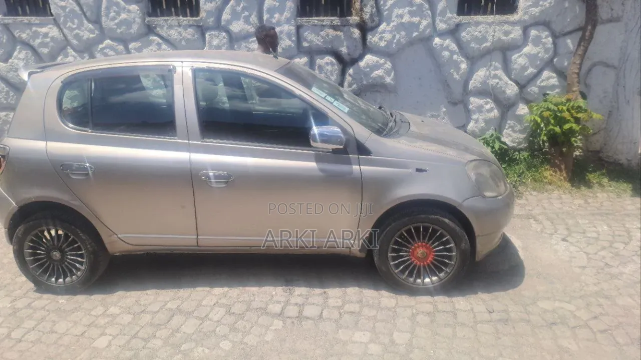 Toyota Vitz 2001 Gray