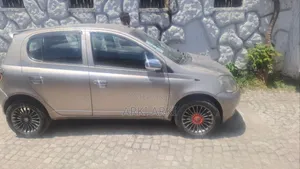 Toyota Vitz 2001 Gray