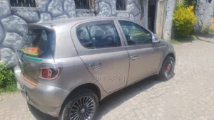Toyota Vitz 2001 Gray