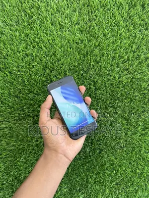 Apple iPhone SE (2022) 64 GB Blue