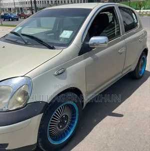 Toyota Vitz 2004 Silver