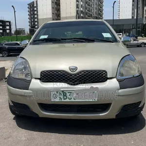 Toyota Vitz 2004 Silver