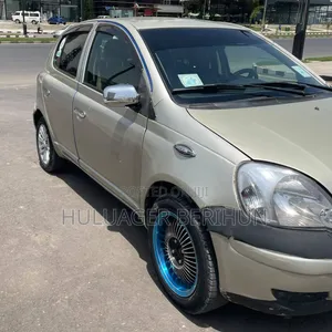 Toyota Vitz 2004 Silver
