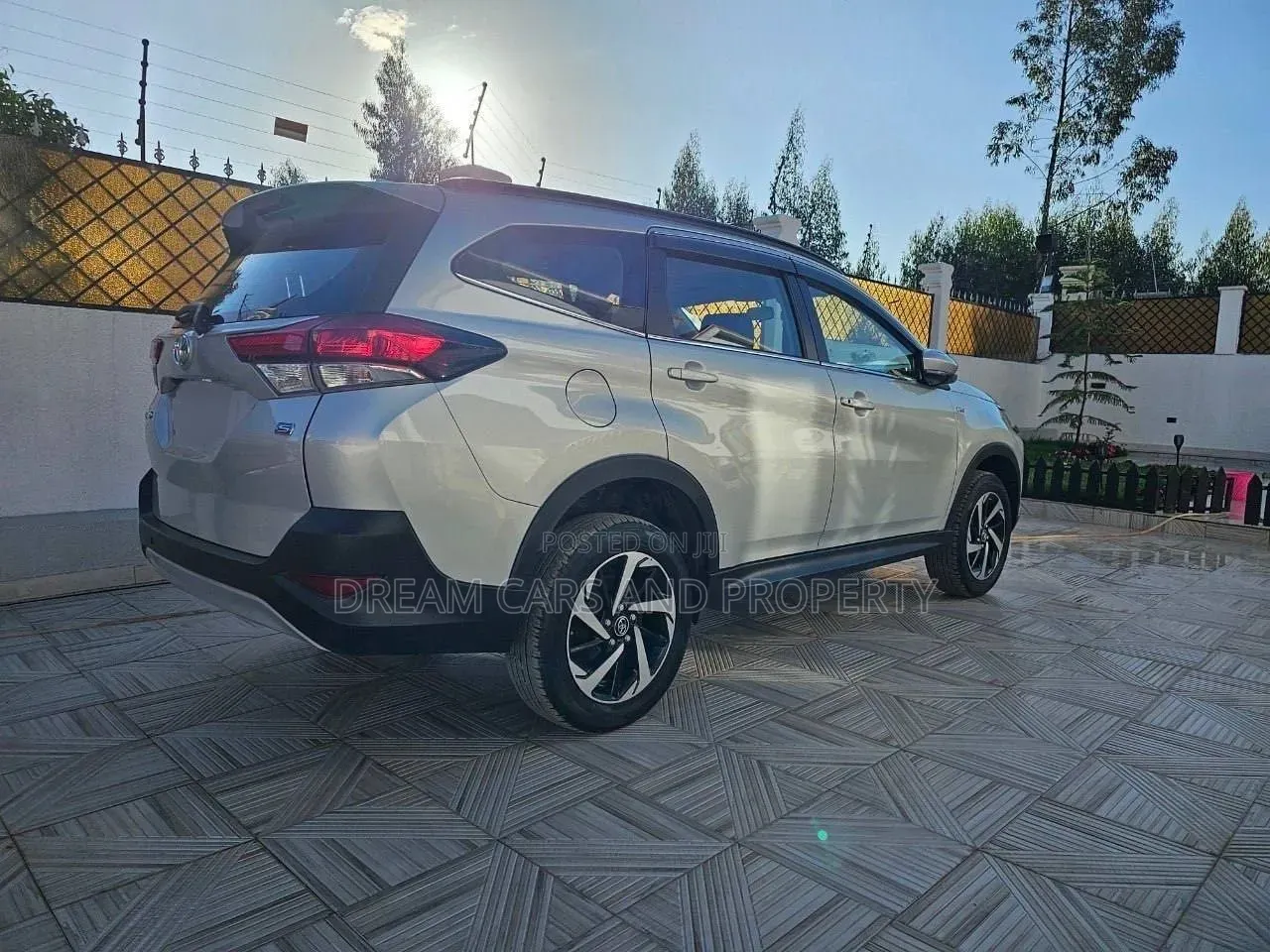 Toyota Rush 2022 Silver