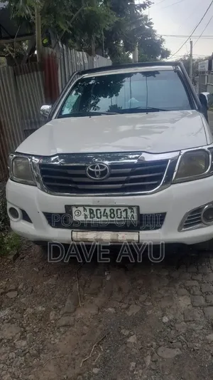 Toyota Hilux 2013 White