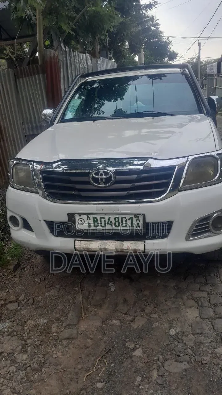 Toyota Hilux 2013 White