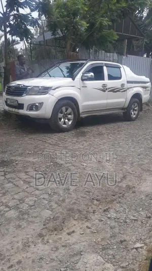 Toyota Hilux 2013 White