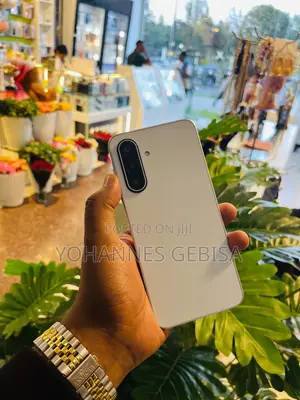 New Samsung Galaxy M17 5G 128 GB White