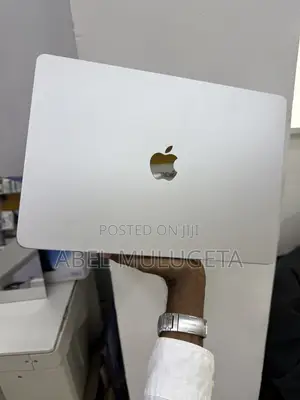 New Laptop Apple MacBook Air 2024 M3 16GB Apple M3 SSD 512GB