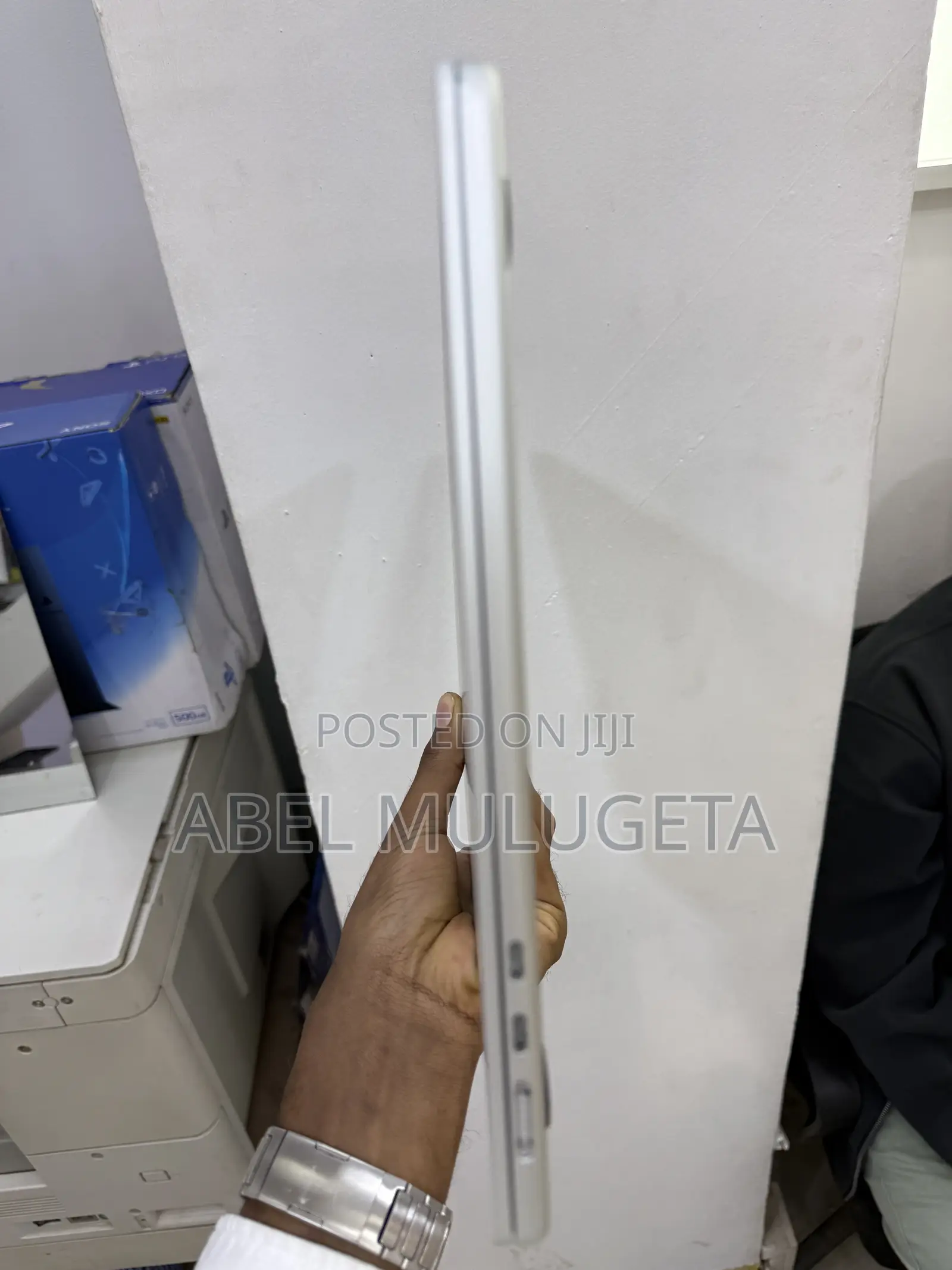New Laptop Apple MacBook Air 2024 M3 16GB Apple M3 SSD 512GB