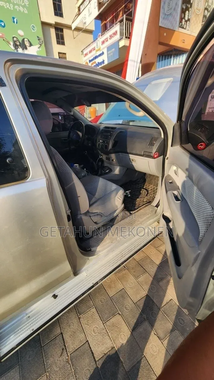 Toyota Hilux 2008 Gold