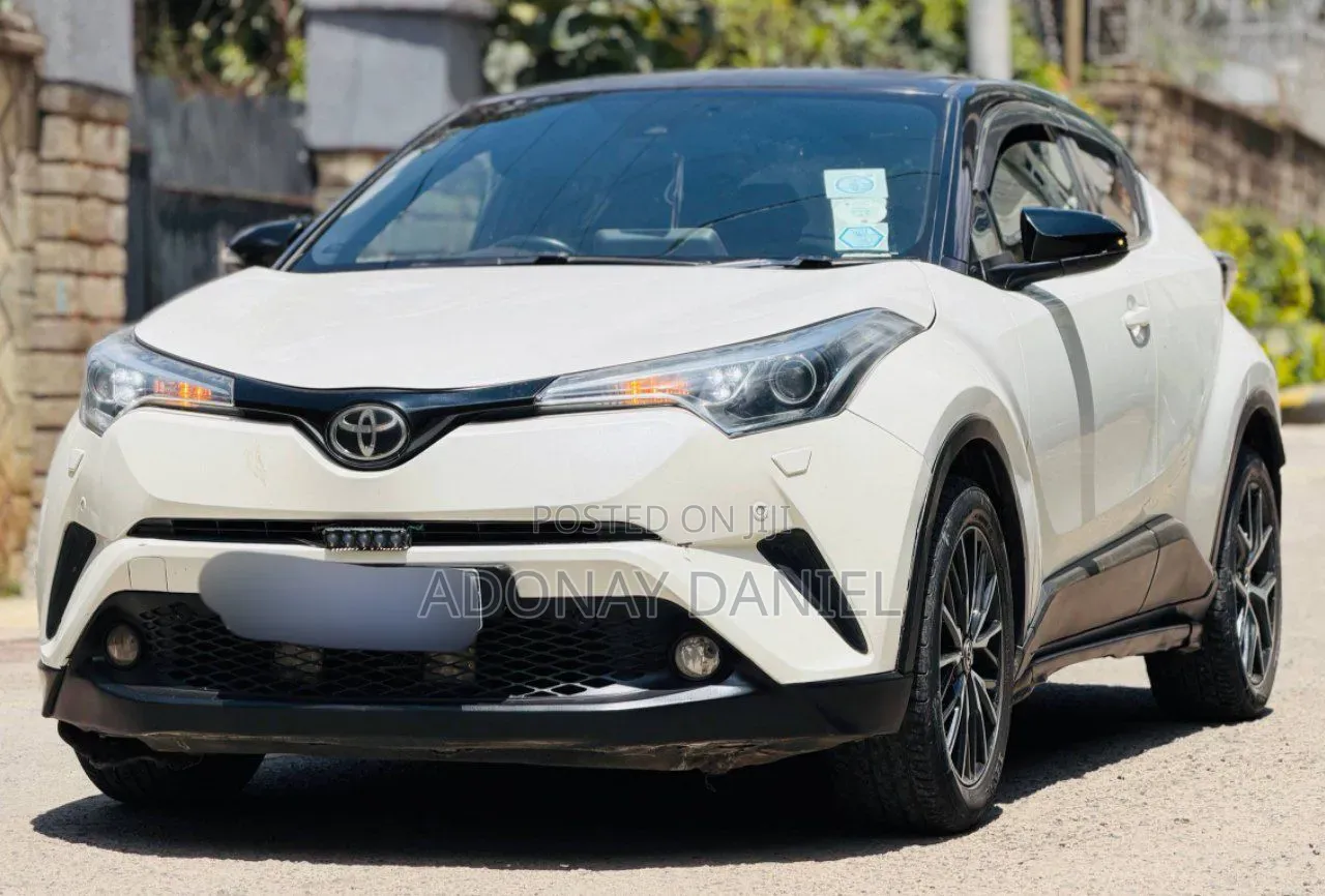 Toyota C-HR XLE Prermium FWD (2.0L 4cyl 2AM) 2018 White
