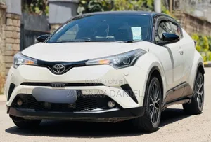 Toyota C-HR XLE Prermium FWD (2.0L 4cyl 2AM) 2018 White