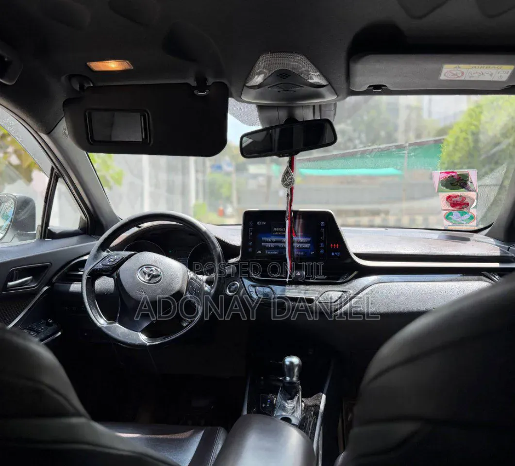 Toyota C-HR XLE Prermium FWD (2.0L 4cyl 2AM) 2018 White